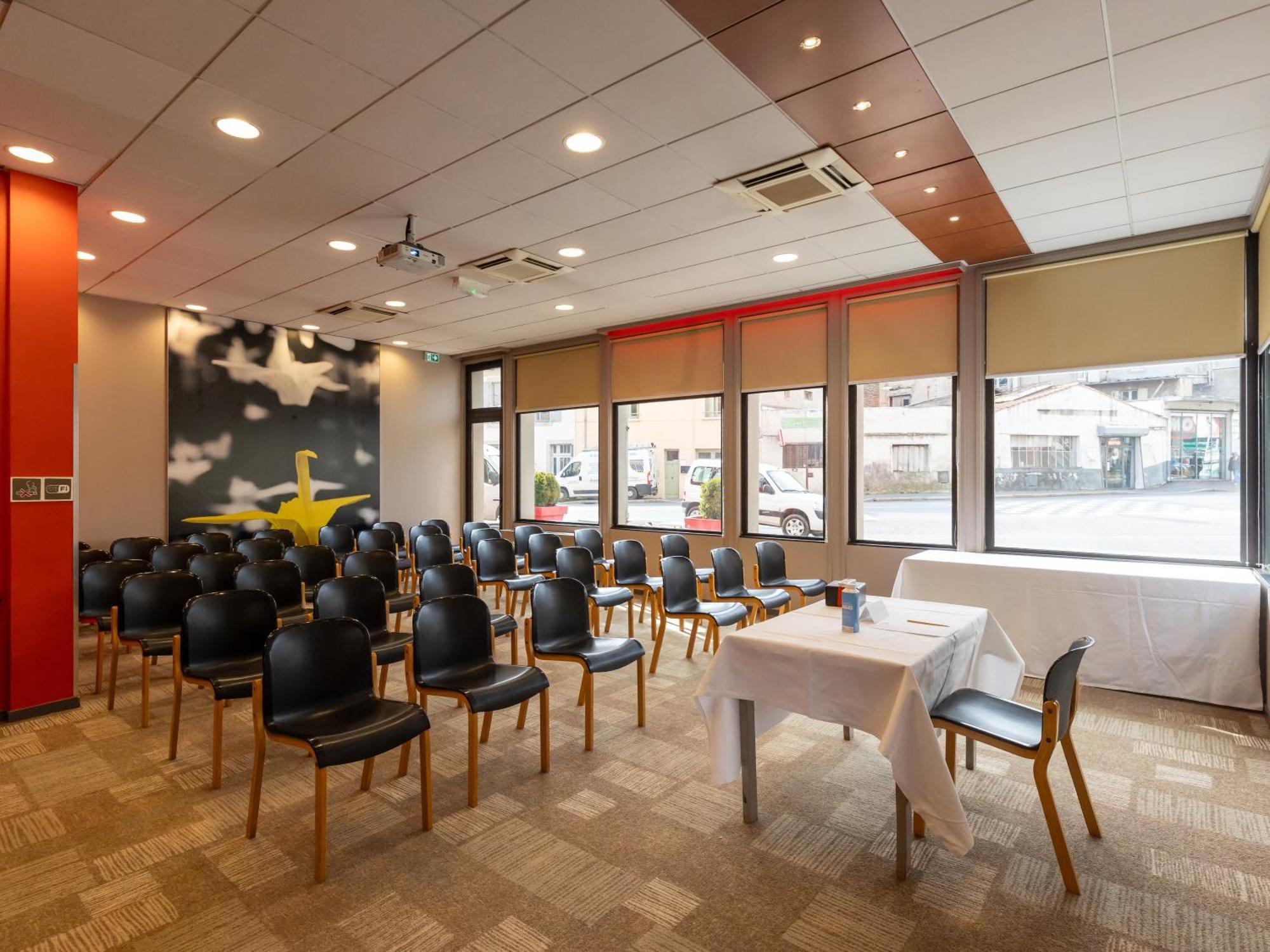Ibis Le Puy-En-Velay Centre Hotel Bagian luar foto